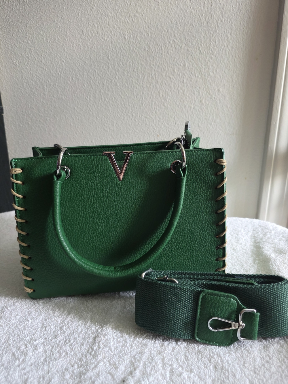V-Accent Green Vegan Leather Tote Bag